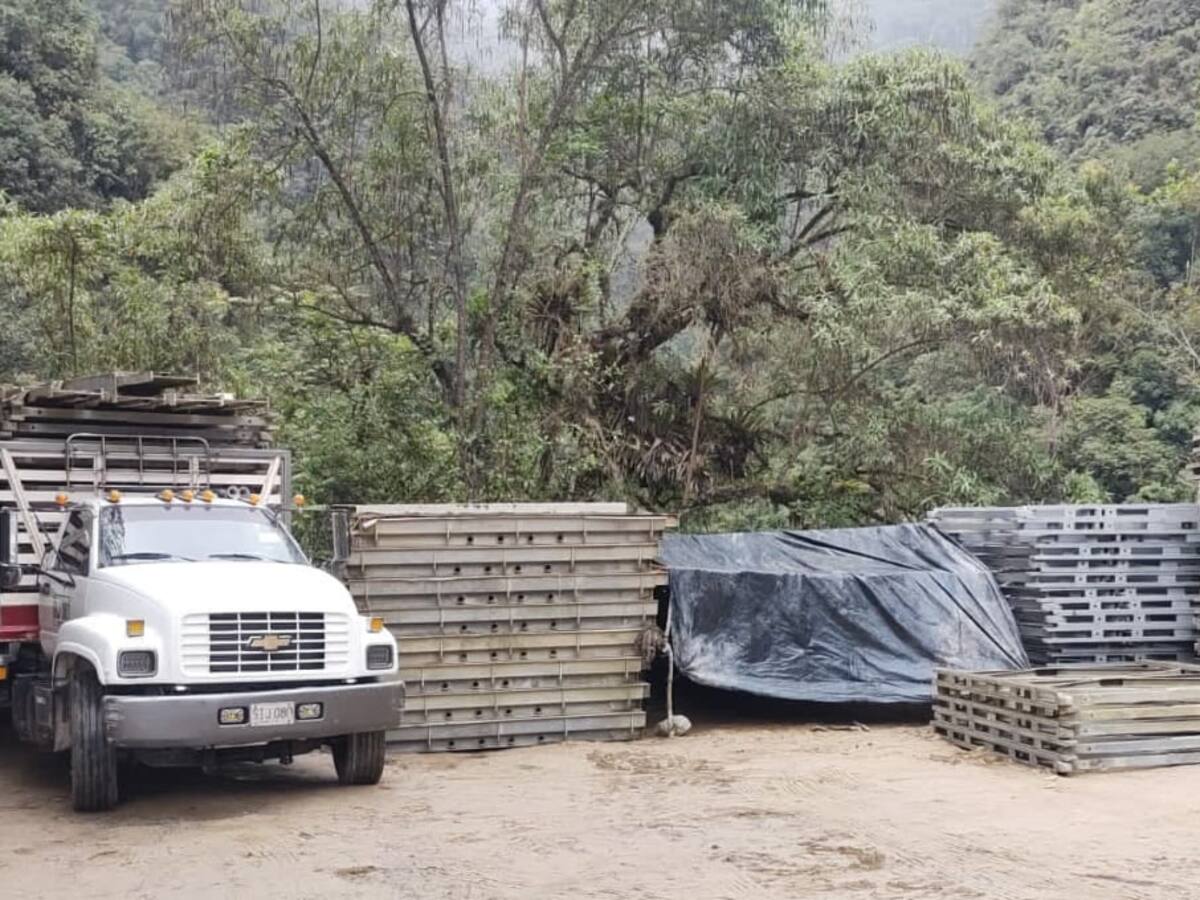 Así va el montaje del puente militar entre Curos y Málaga