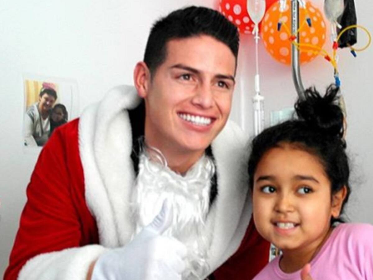 James 'Papá Noel' Rodríguez sorprendió y entregó regalos a niños con cáncer