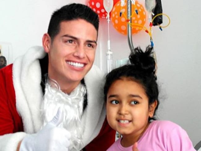 James &#039;Papá Noel&#039; Rodríguez sorprendió y entregó regalos a niños con cáncer