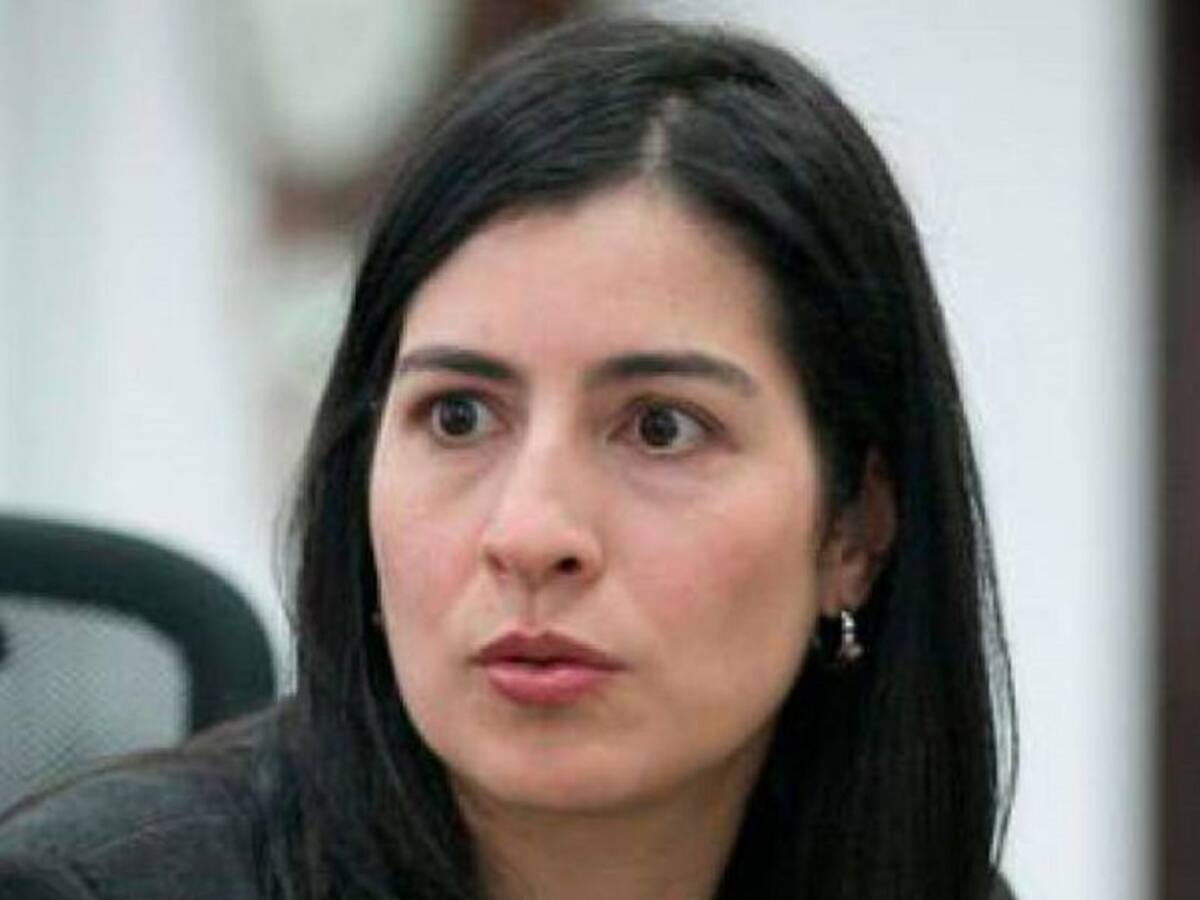 Excodirectora del B. de la República, víctima de “cambiazo” de su tarjeta
