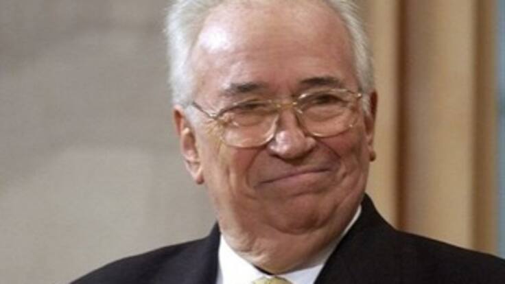 Ex presidente Betancur respalda el acuerdo de uso de bases militares colombianas por los EEUU.