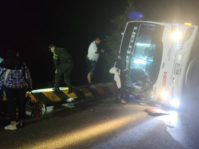 Accidente de tránsito en La Curva de Los Adioses dejó dos personas muertas/ Foto: Cortesía para Caracol.