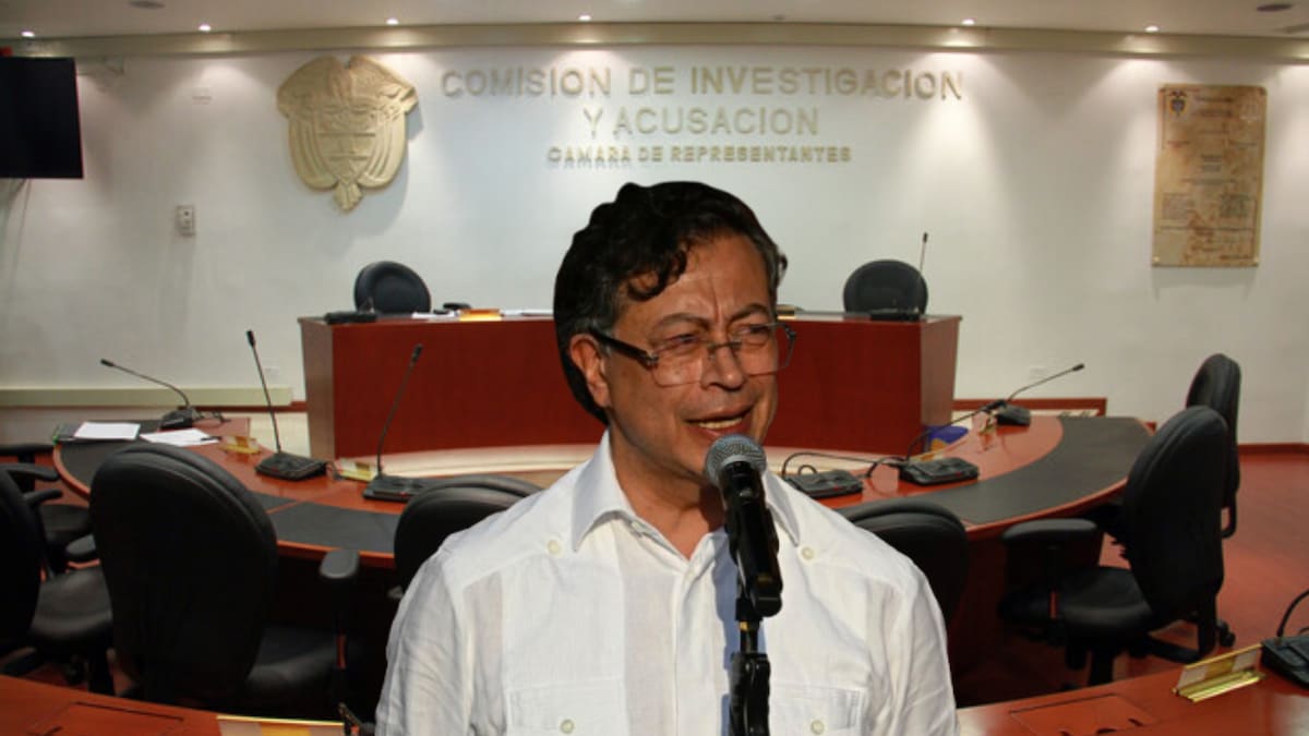 Comisión de Acusación abre investigación penal de oficio contra el presidente Petro