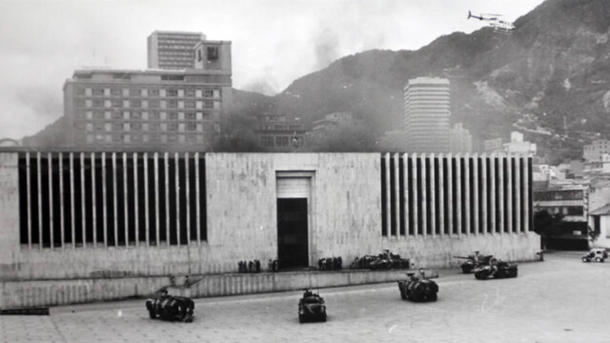 ACORE rinde homenaje a los héroes caídos a 40 años de la toma del Palacio de Justicia