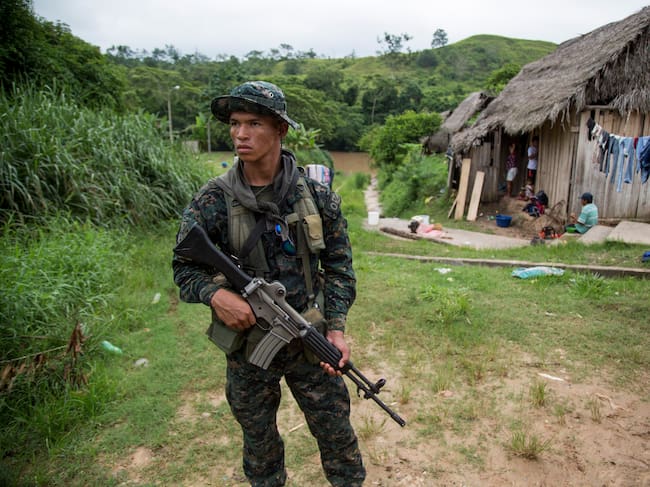 Presencia militar peruana en tareas de reconocimiento, patruya y control territorial en Sinchi Toca, Peru.
(Foto: Manuel Medir/Getty Images)