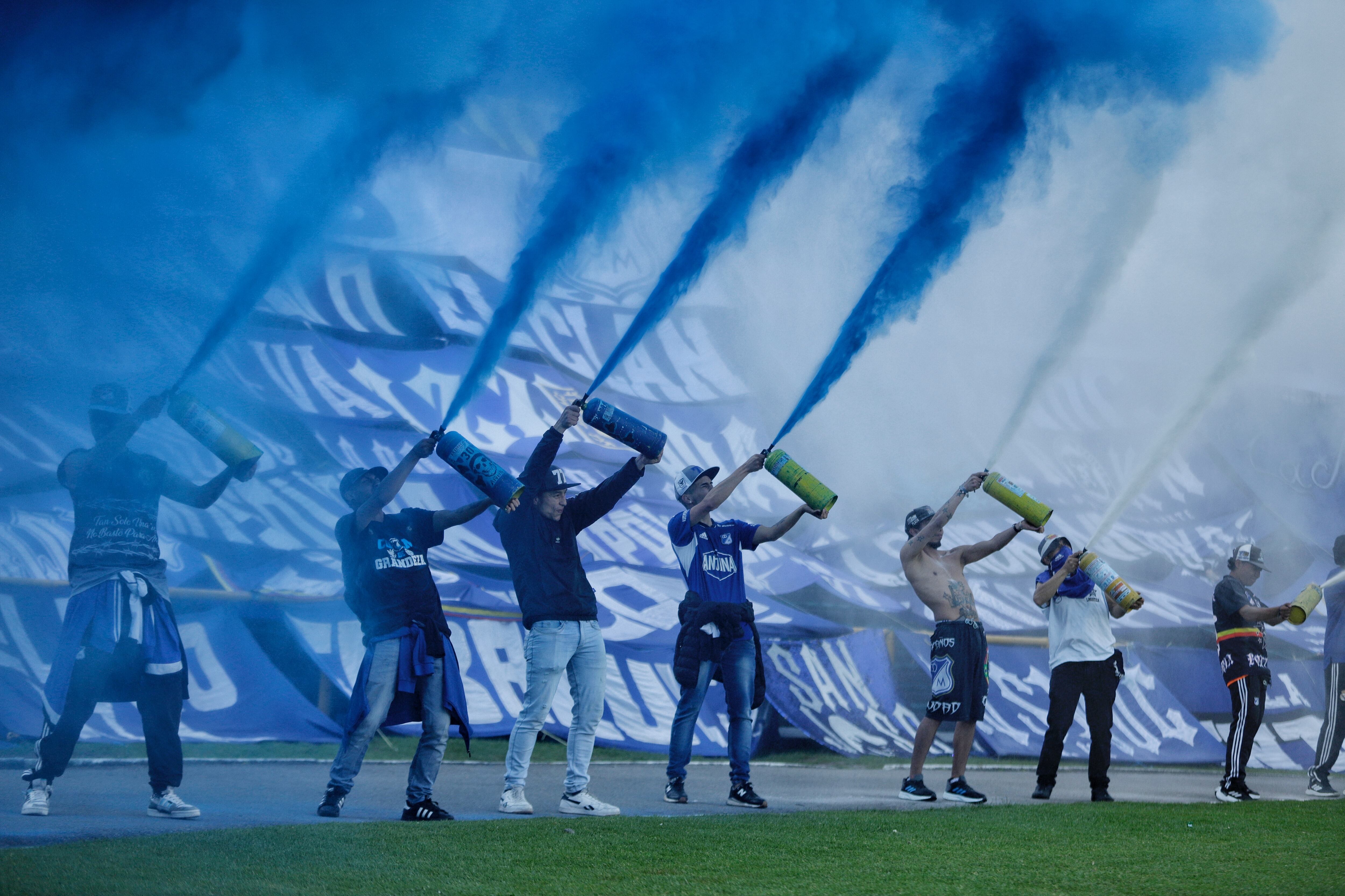 Hinchas de Millonarios en el estadio Nemesio Camacho el Campin. (Colprensa - Camila Diaz)