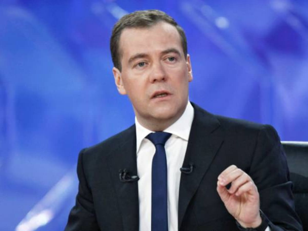 Dmitry Medvedev dice que atentados en Sinaí y París son un crimen contra el mundo