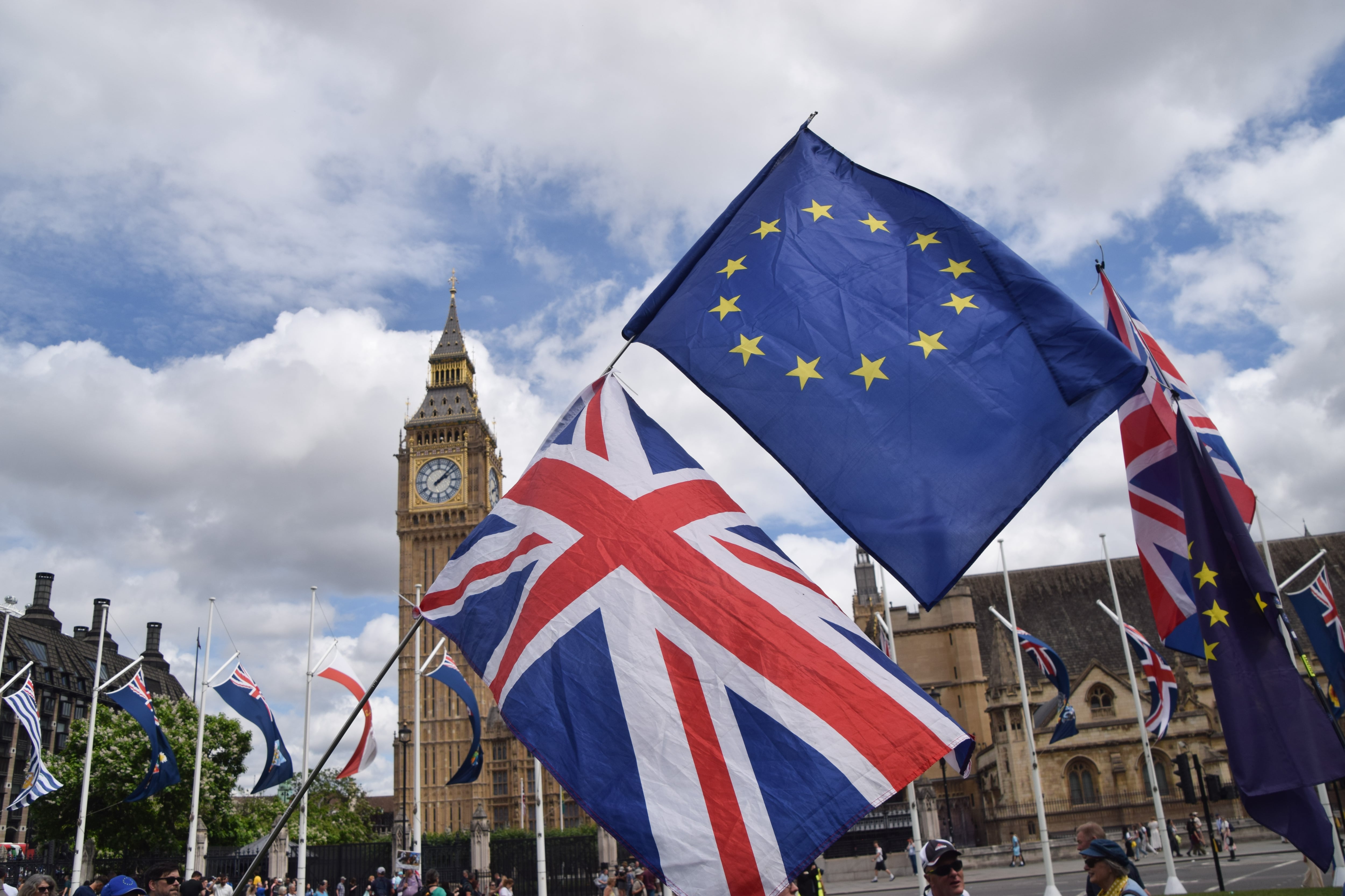 Imagen de referencia. Banera del Reino Unido y la Unión Europea en Londres, en frente del Big Ben: Getty Images.