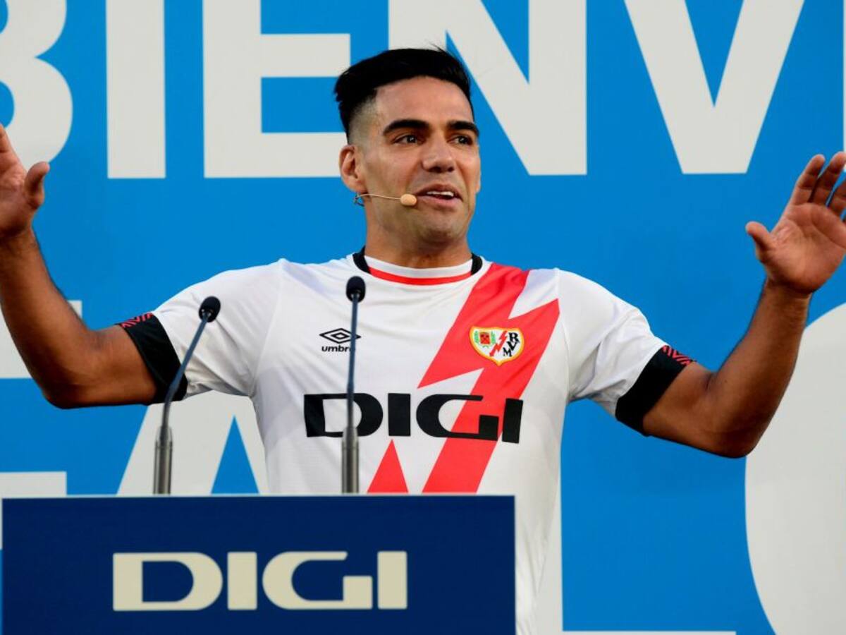 En imágenes: Falcao fue presentado ante su nueva afición en Vallecas