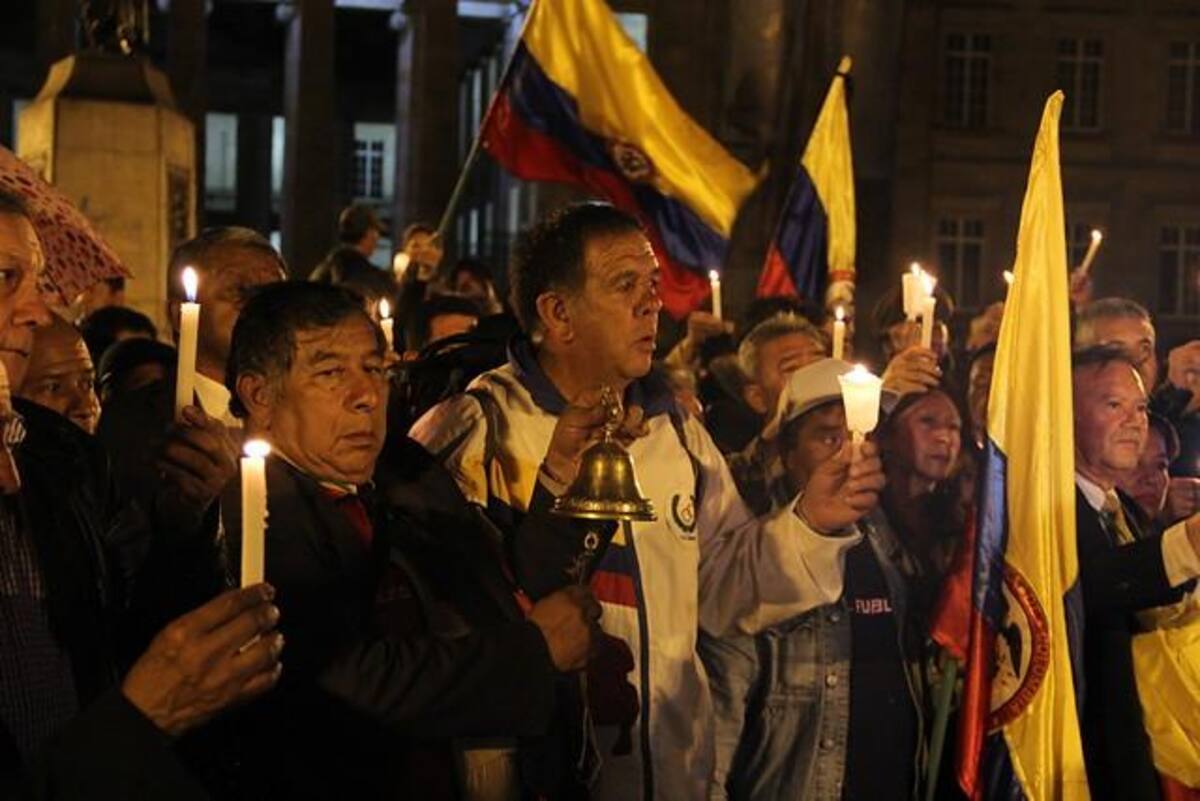 El acto simbólico se hace en solidaridad por la muerte de los 11 soldados asesinados en Buenos Aires Cauca.