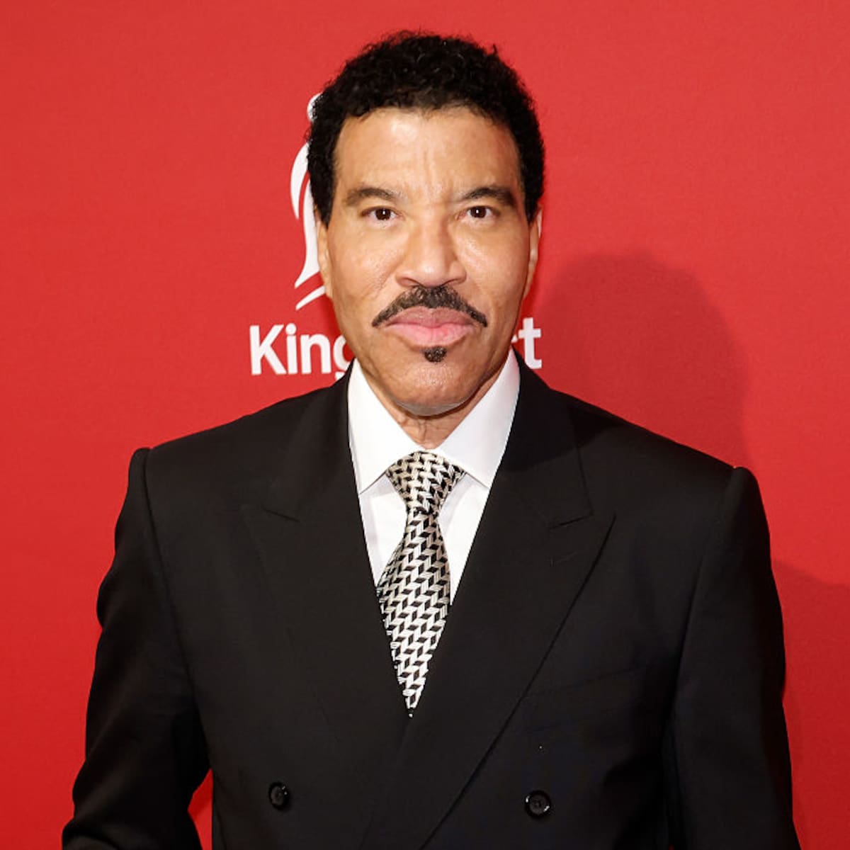 El cantante Lionel Richie abandona concierto en Minnesota tras sentirse indispuesto en el escenario