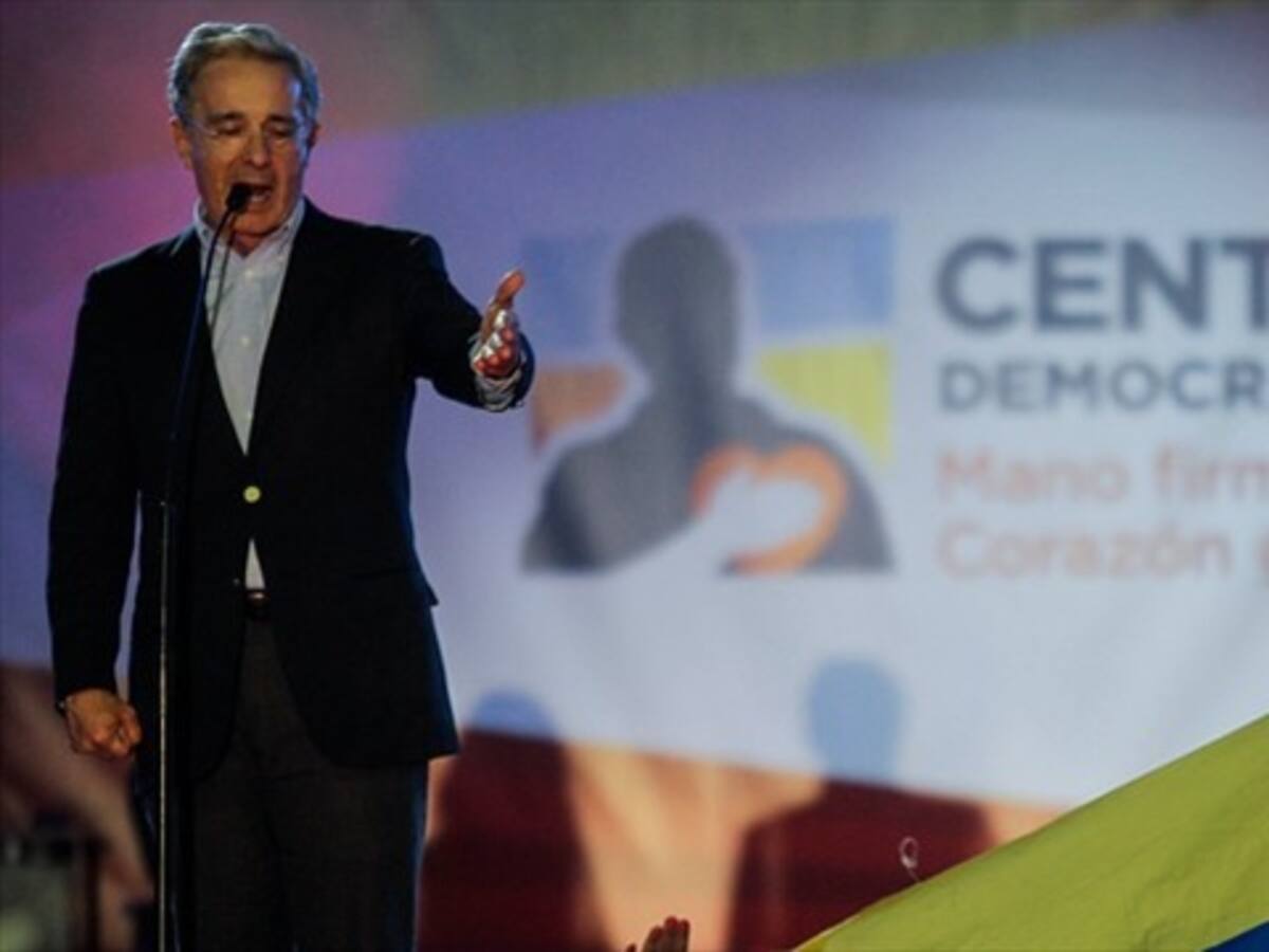 “Suspender uso del glifosato es una exigencia de las Farc”: Uribe
