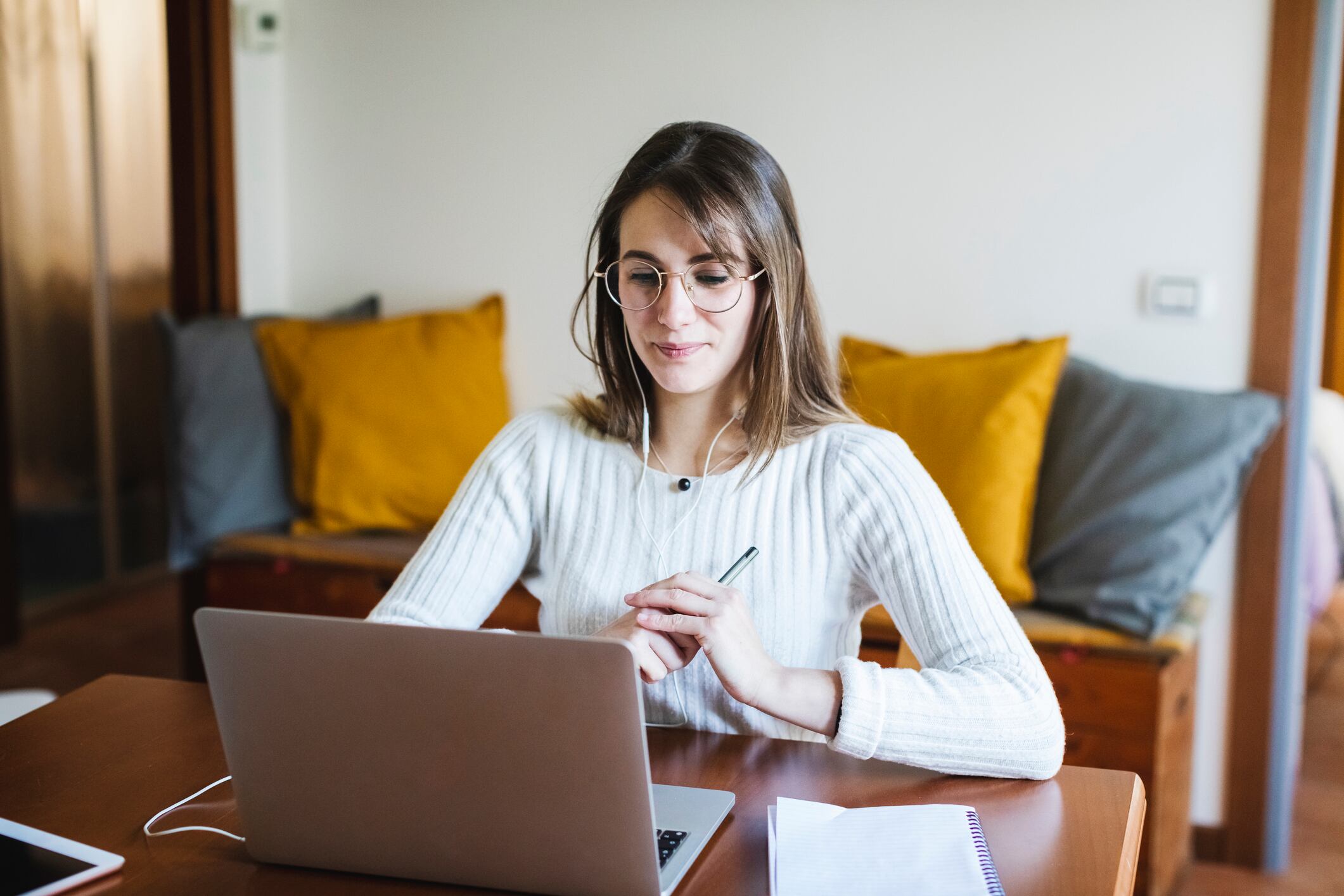 Estudiante tomando curso online // Referencia Getty Images