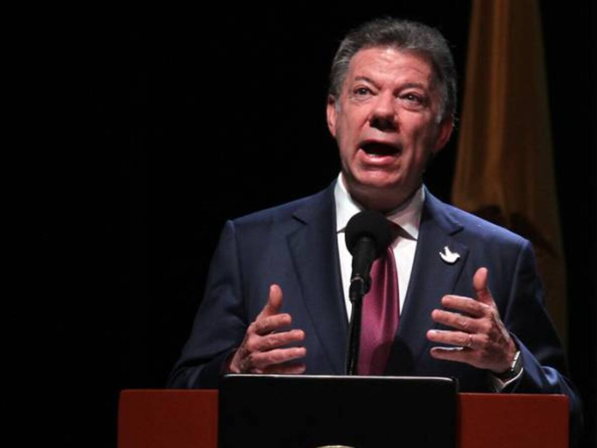 Santos sanciona la ley que reduce a 0 tasa de interés de créditos educativos del FNA