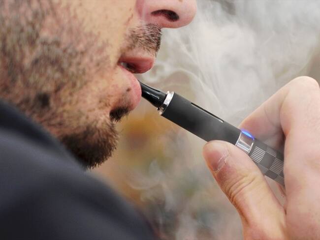 El Ministerio de Salud publicará un ABC con estudios que demuestran que vapeadores y cigarrillos electrónicos, aunque menos dañinos que el cigarrillo convencional, no son efectivos para dejar de fumar. Foto: Getty Images