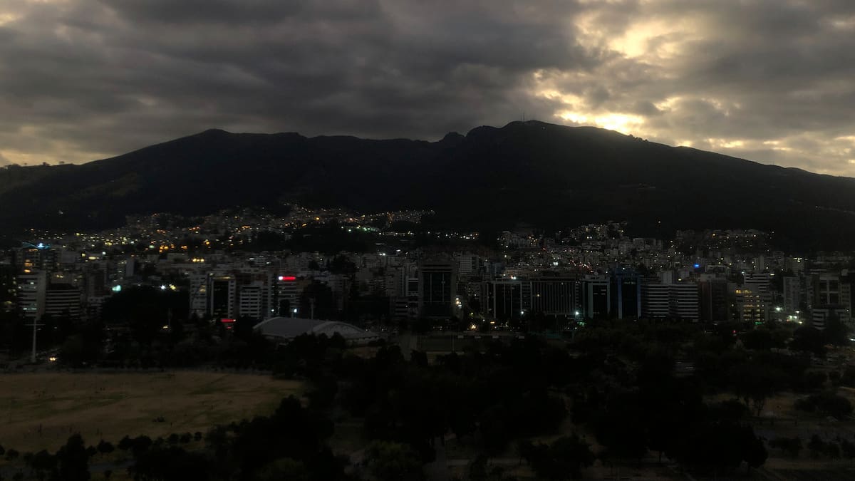 Ecuador tendrá otra semana de apagones de hasta 10 horas
