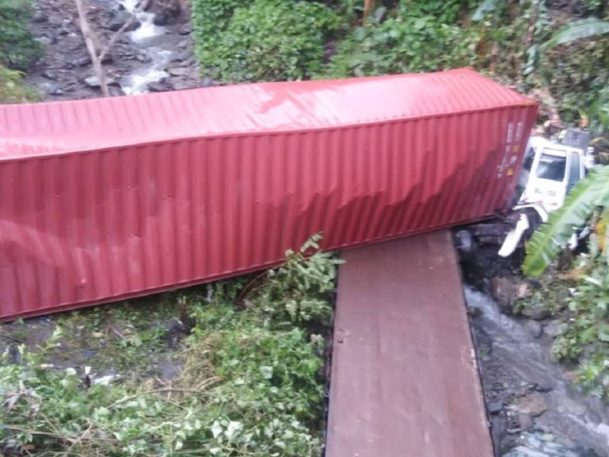 Muere un trasportador de carga pesada en la vía Cajamarca – Ibagué