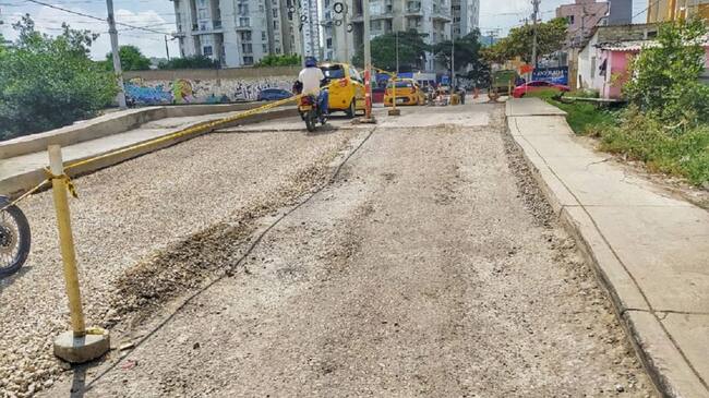 Líderes del sector La Unión del barrio Torices aseguran que algunas de las placas nuevas están rajadas y las barandas se encuentran inconclusas