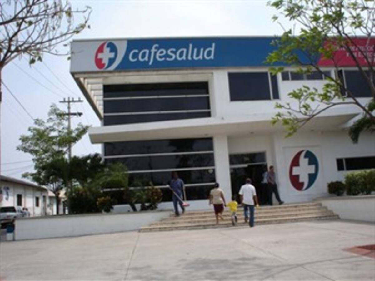 Bloqueos en la Autopista Sur por protestas de trabajadores de CaféSalud