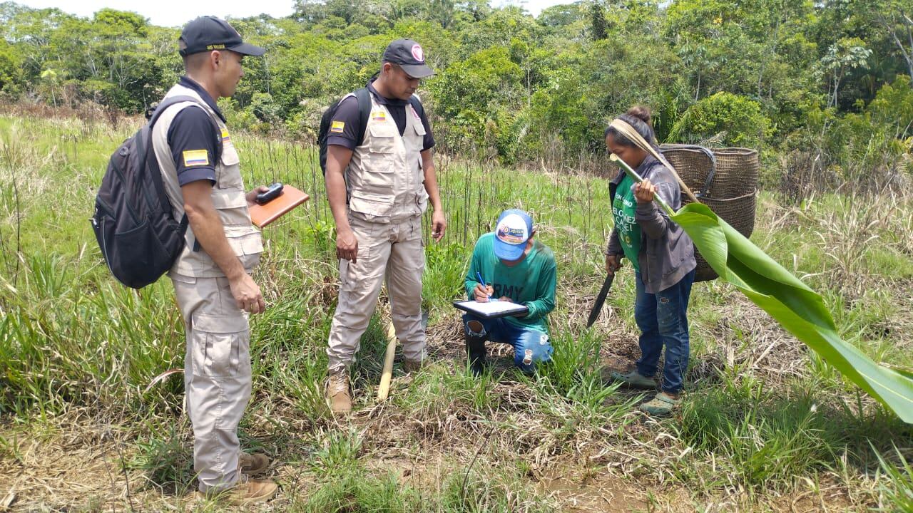Indígenas del Vaupés reciben capacitación sobre minas antipersonal y cómo evitarlas. Cortesía: Ejército Nacional.