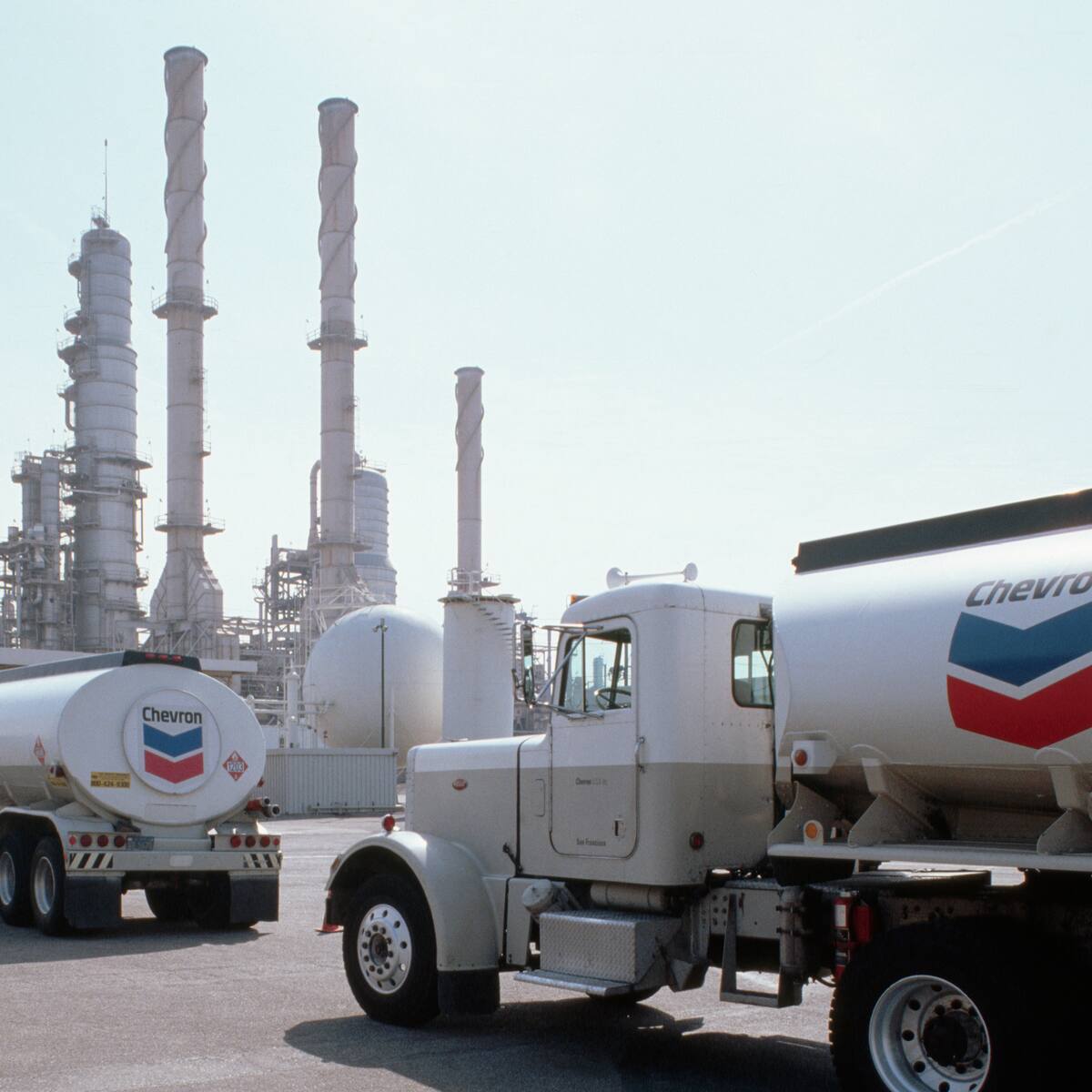 El presidente Donald Trump analiza revocar la licencia de la petrolera Chevron en Venezuela