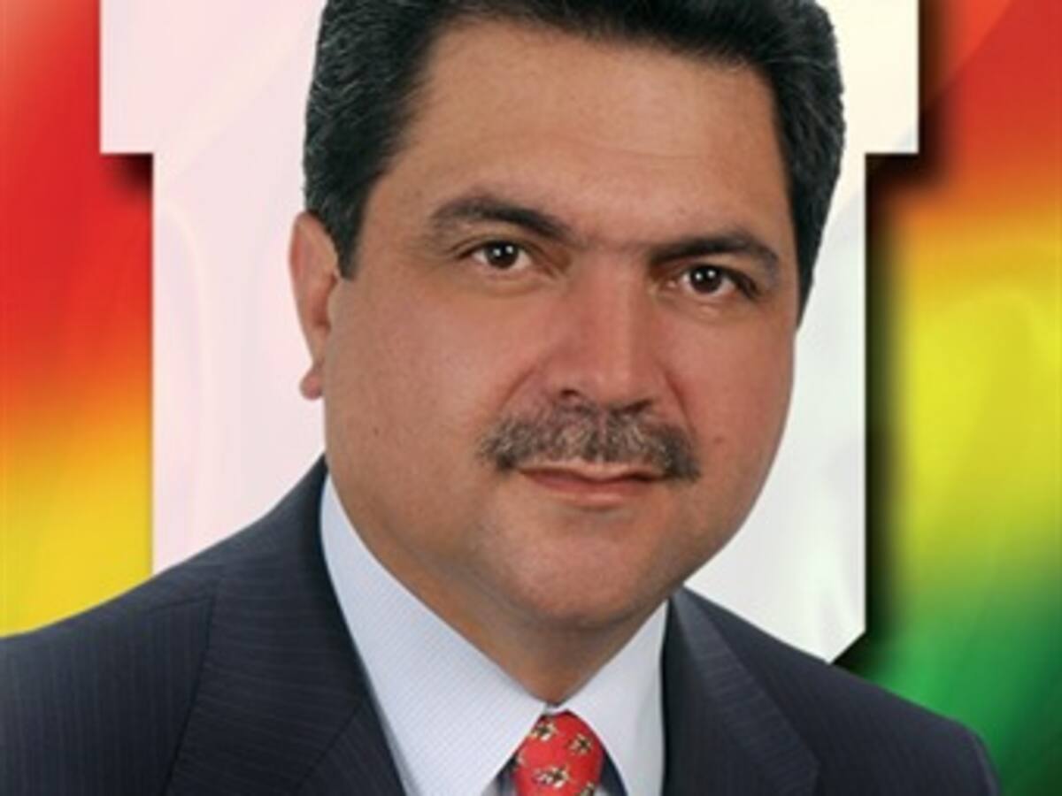 Firme investidura del congresista Plinio Olano