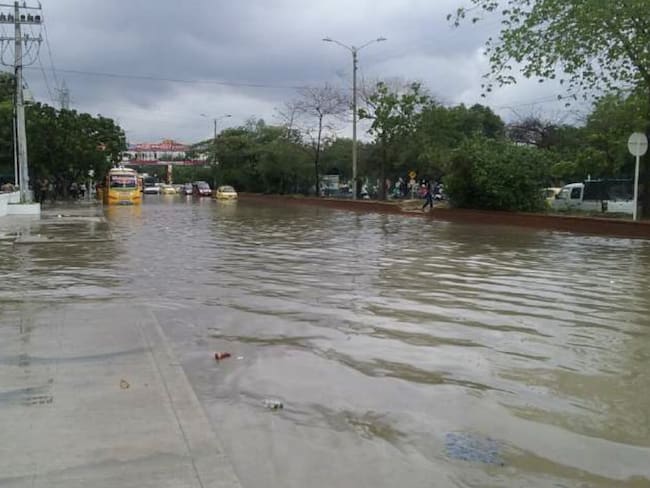 Ambulancias no pueden llegar a Hospital en Soledad por “piscina” cada vez que llueve