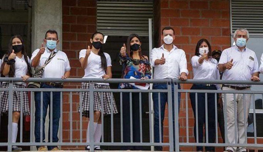 Entrega de nuevos colegios en Caldas
