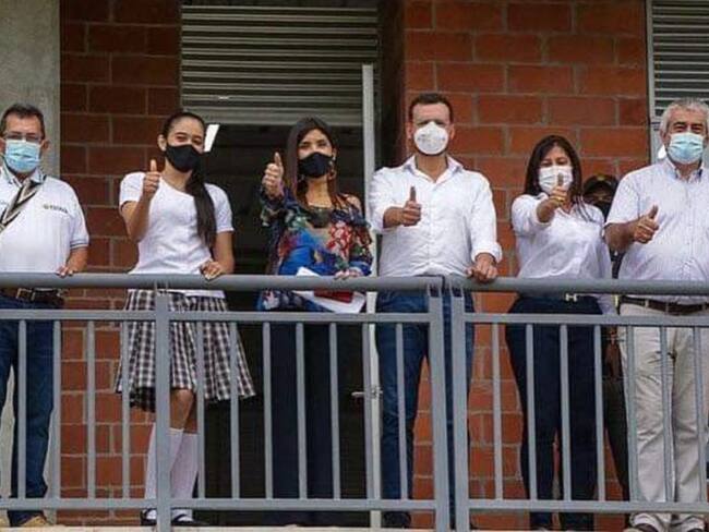 Entrega de nuevos colegios en Caldas