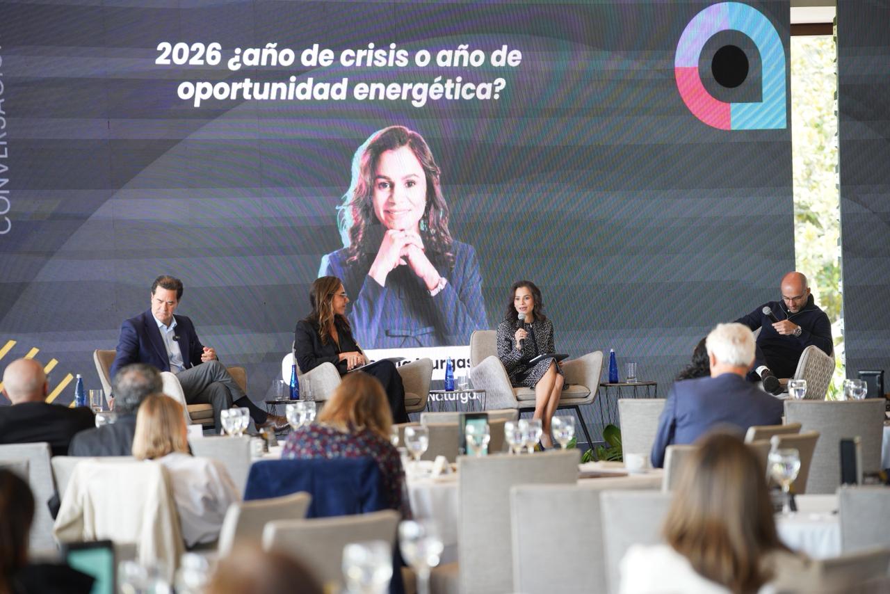 Frank Pearl, presidente de la ACP; Luz Stella Murgas, presidenta de Naturgas; Natalia Gutiérrez, presidenta de Acolgen en 'Visión 2026'