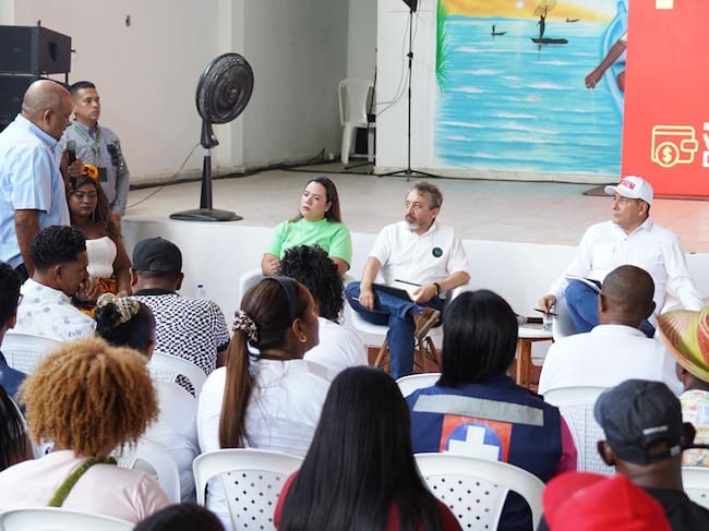 Reunión con la comunidad de Pasacaballos. // Alcaldía de Cartagena.