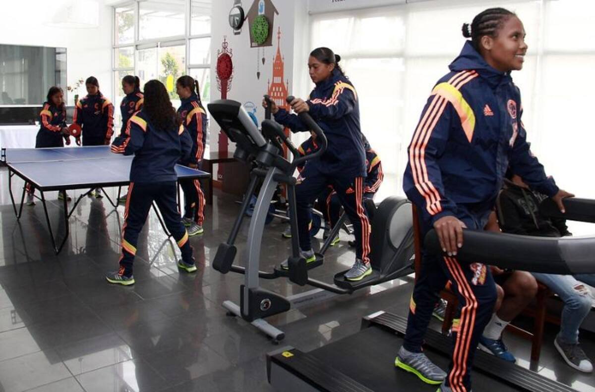 Las jugadoras de la selección sub-20 en su concentración, antes de viajar a Uruguay donde disputarán el Suramericano que entregará dos cupos al Mundial de Canadá.