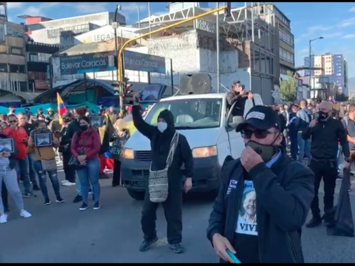 VIDEO: Bloqueos en el centro de Bogotá por comerciantes que piden trabajar