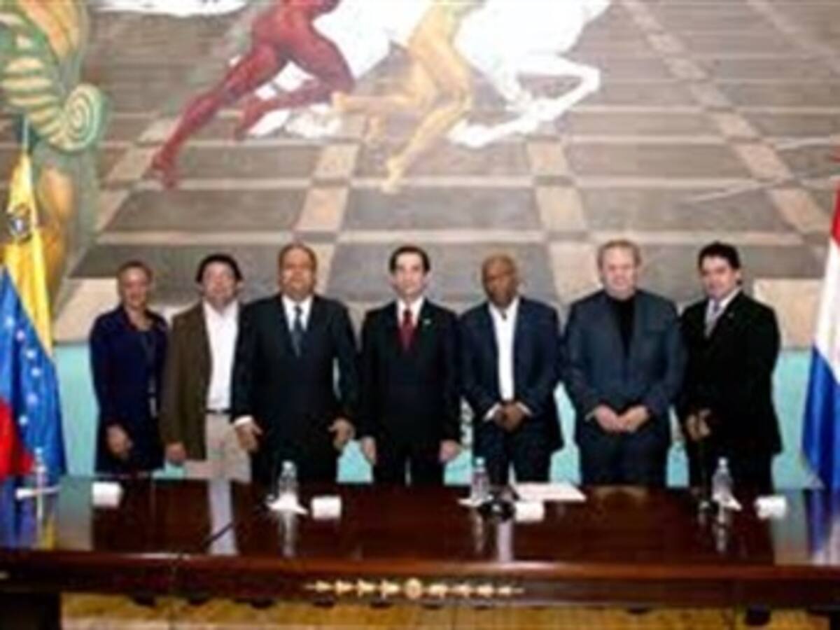 Tensión entre Paraguay y Venezuela. Franco expulsó a embajador de Chávez