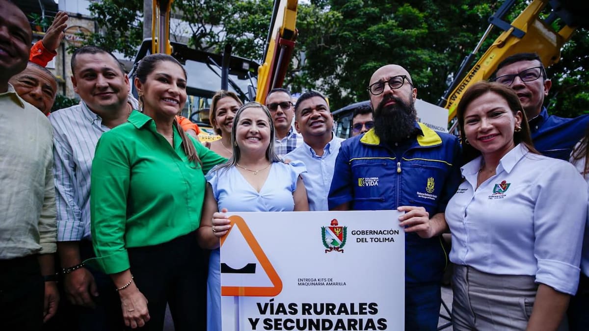 Algunos municipios del Tolima reciben maquinaria amarilla para la atención de emergencias