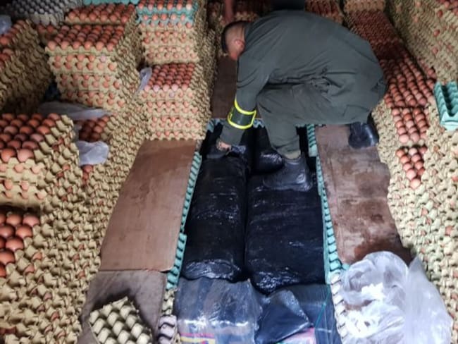 En cubetas de huevo encontraron 900 kilos de marihuana en el Valle