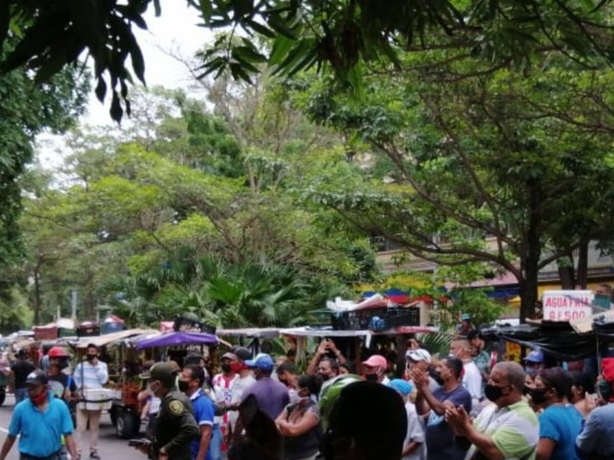 Vendedores informales protestan para que los dejen trabajar