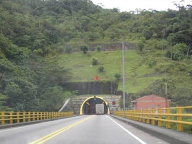 Autorizan el paso de vehículos de carga por túnel de la vía Bogotá – Villavicencio