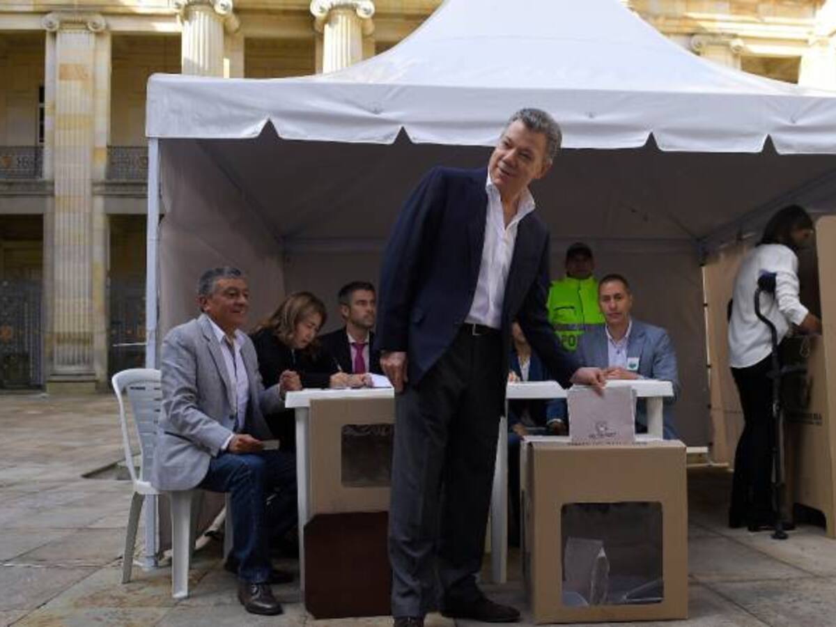 "Salir a votar para que nuestra democracia salga fortalecida" Santos