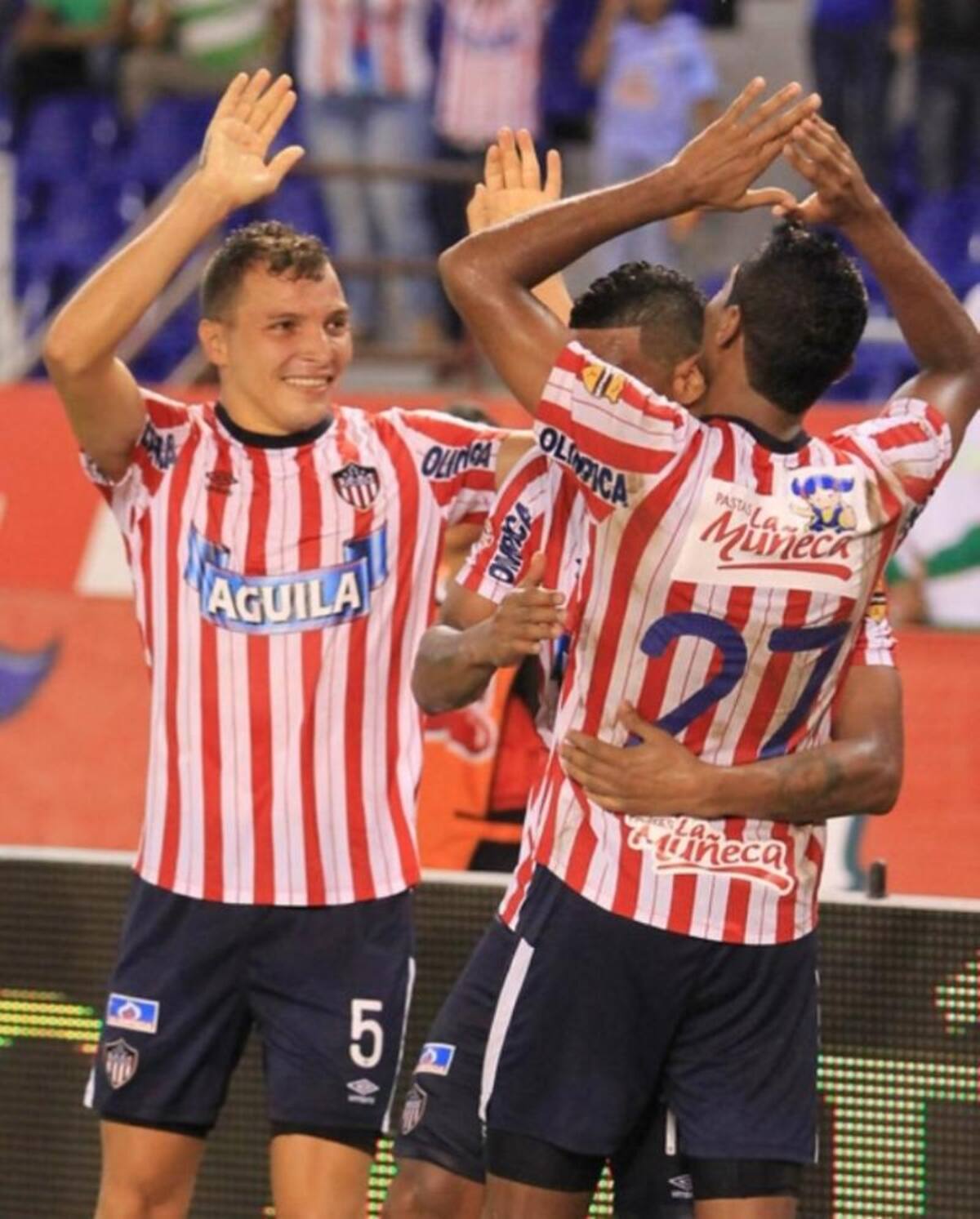 Por idéntico marcador de 3-2, tanto tiburones como verdolagas se impusieron en la segunda fecha del cuadrangular semifinal de la Liga Postobon II. Junior lidera con 6 puntos, seguido por Nacional con 4, Santa Fe e Itagüí, sin unidades.