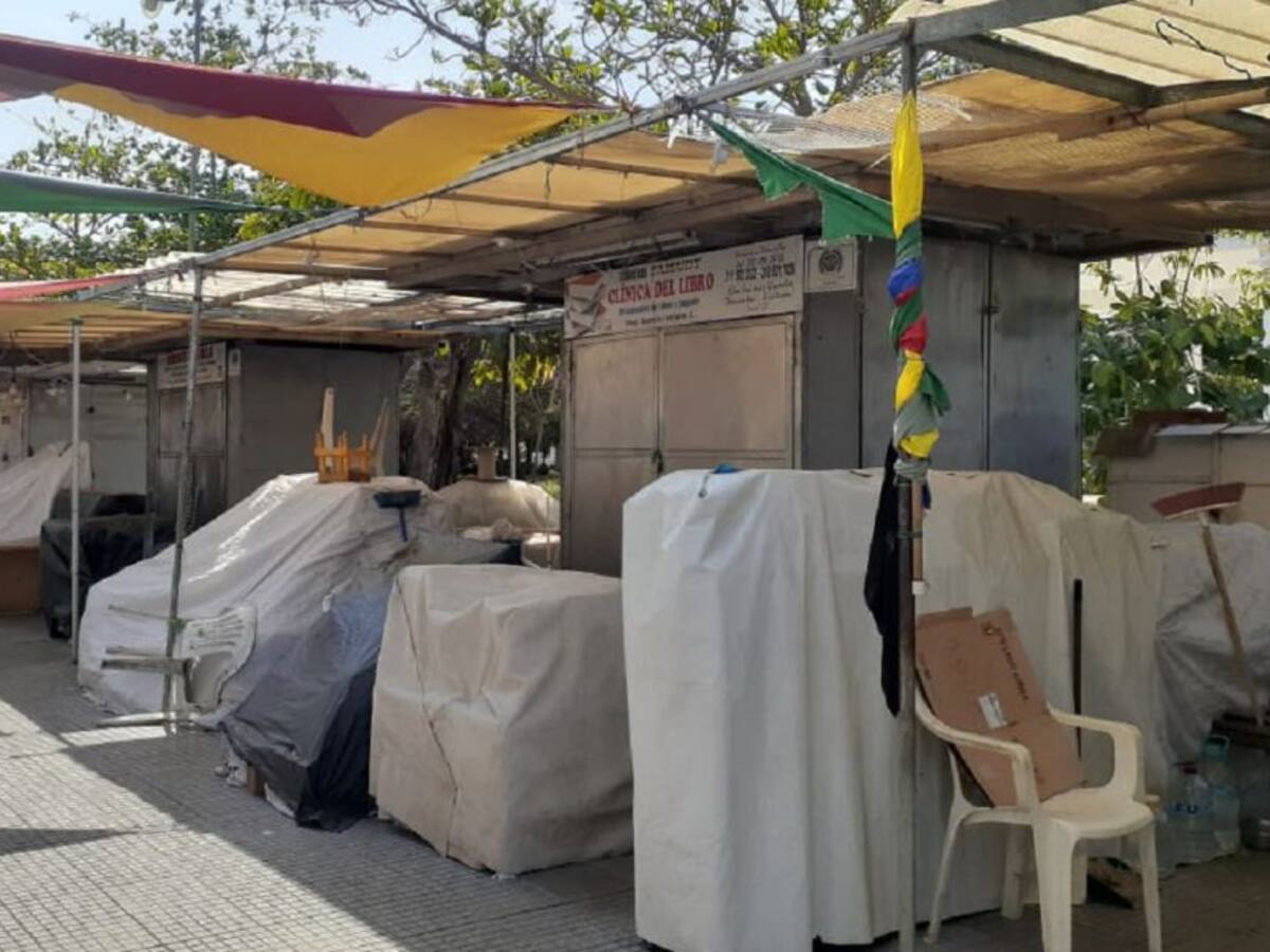 Estamos pasando hambre: libreros del Parque Centenario en Cartagena