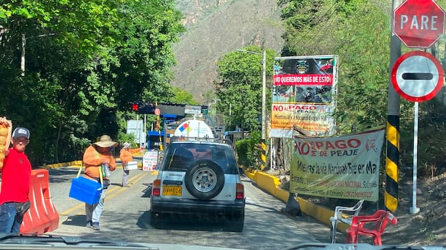 Después de nueve meses volverán a cobrarse los peajes entre Bucaramanga y Bogotá. Foto: Caracol Radio.