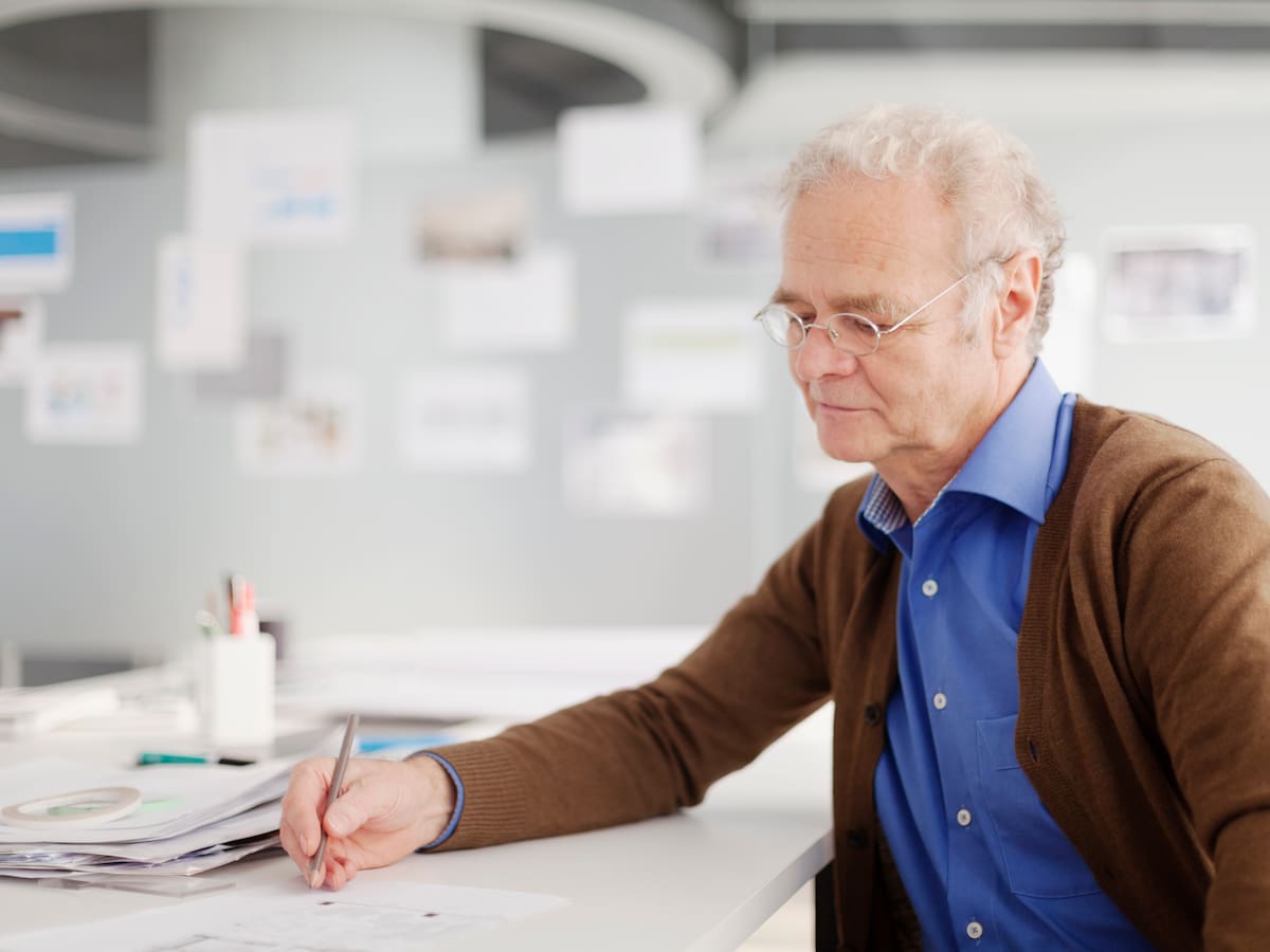 ¿Qué pasa cuando una persona está pensionada y sigue trabajando en la misma empresa? Ley responde