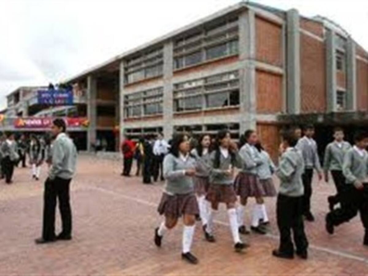 Este año se ha ejecutado 200.000 millones en infraestructura educativa: Petro