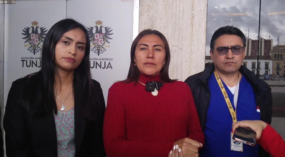 La secretaria de Salud Territorial de Tunja, Diana García Paipa (Centro), señaló que el virus presentado en la Escuela Normal Superior Leonor Álvarez Pinzón / Foto: Caracol Radio.