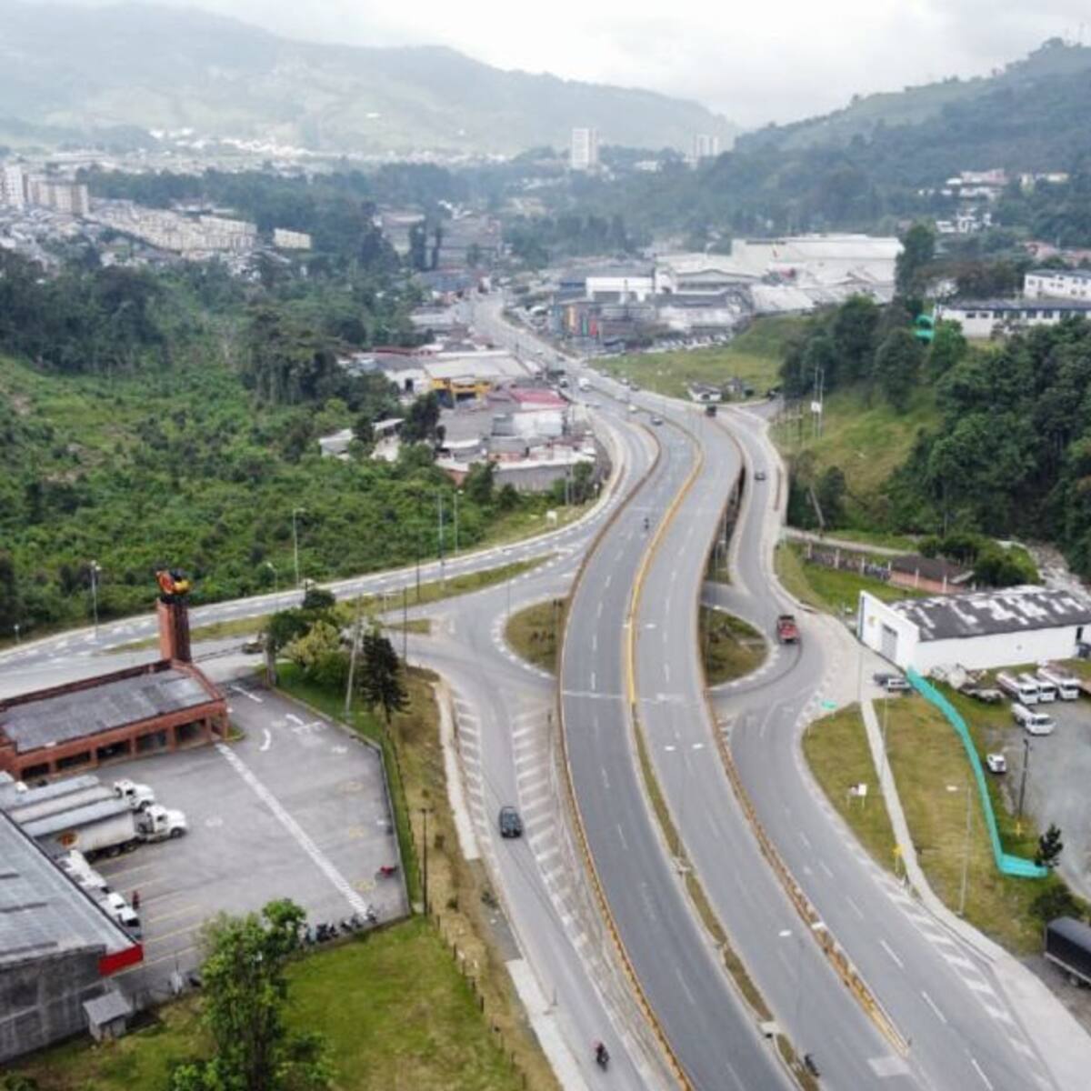 El Invías entregó la obra de doble calzada de la variante Manizales