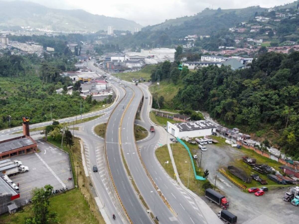El Invías entregó la obra de doble calzada de la variante Manizales