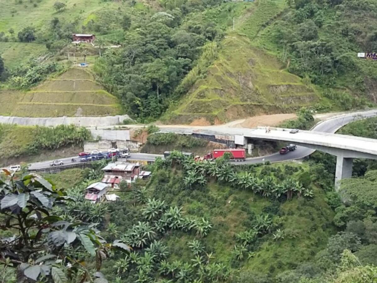 Aún no terminan el túnel de La Línea y ya cuesta más del doble