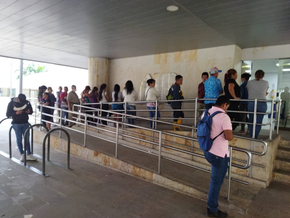 Filas de personas suspendidas de Familias en Acción