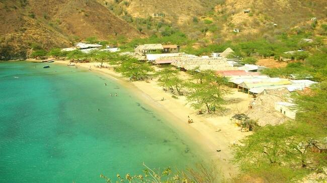 La Agencia de Turismo Karla Michell trasladó al grupo de turistas hasta la playa conocida como Waikiki, cerca del balneario de Bahía Concha.. Foto: Cortesía: Google Maps